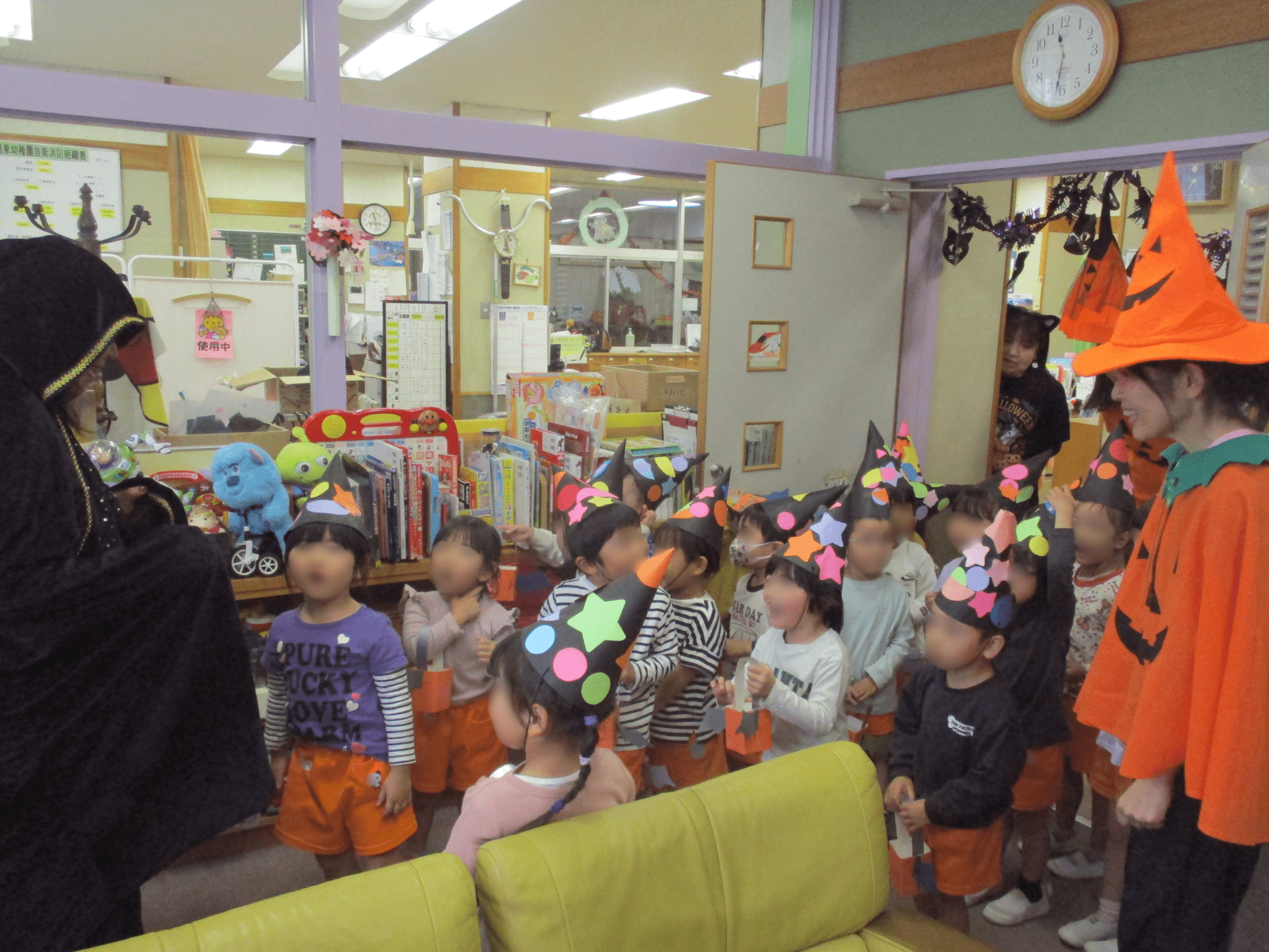 魔女に興味深々！