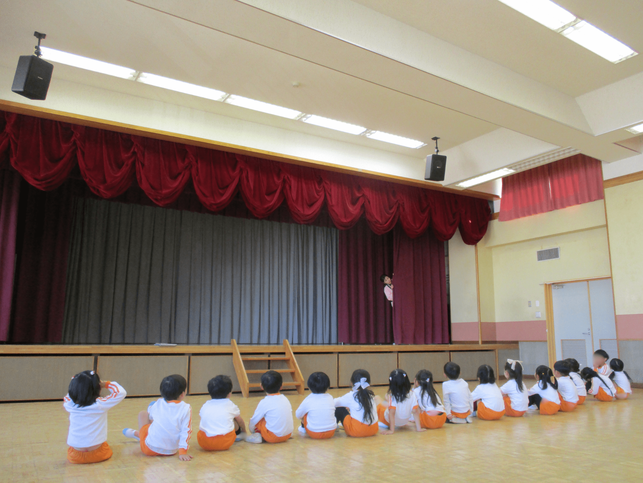 ホールでの練習開始！