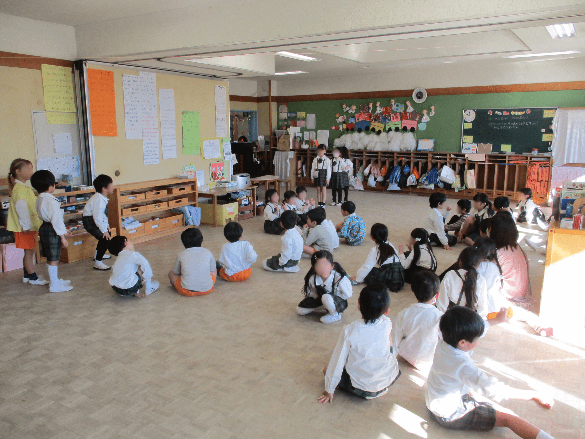 お部屋の中で！