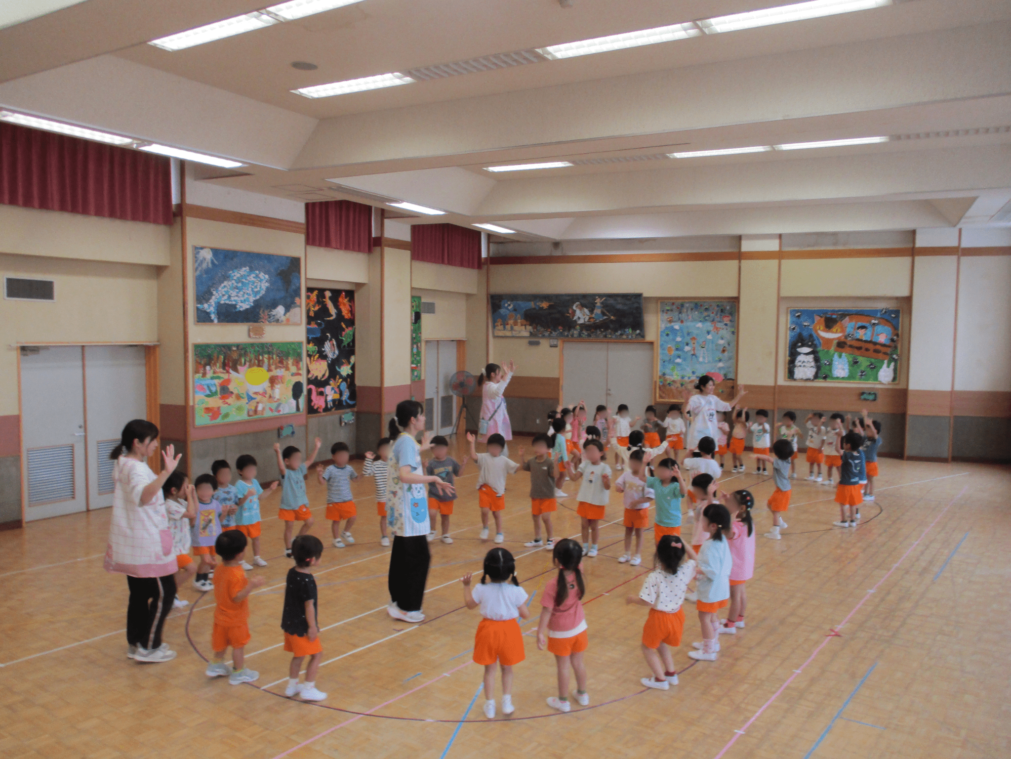 ホールで運動会練習！